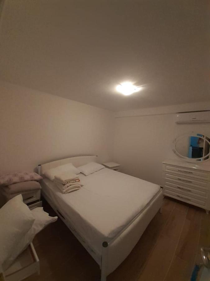 Lovely 1-Bedroom Apartment In Sarandë Exterior foto